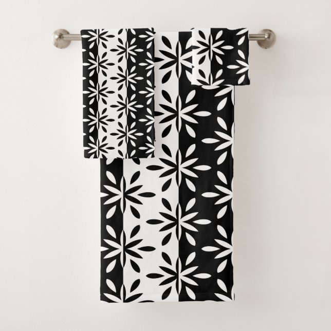 Graphic Black and White Geometric Flower Pattern Bath Towel Set (Insitu)