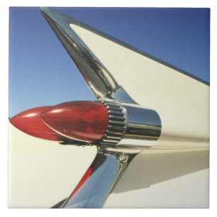 Graphic: Close-up of fin and taillight on Tile