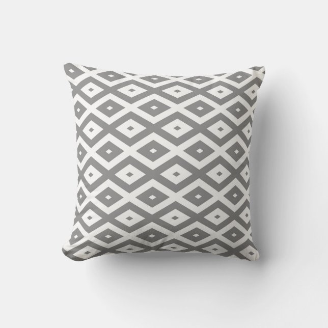 Gray and white diamond pattern cushion (Front)