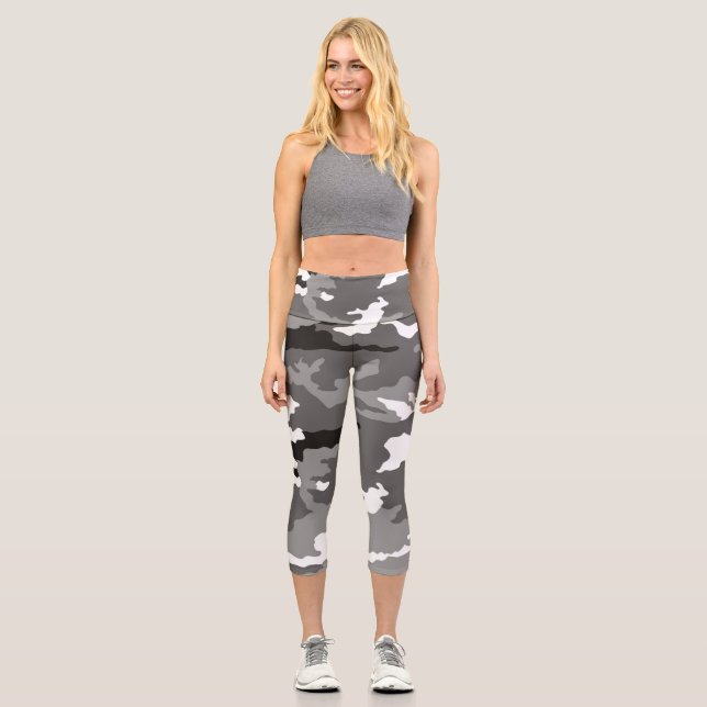 Gray camouflage pattern capri leggings (Front)