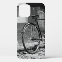 GRAYSCALE PHOTO OF COMMUTER BIKE