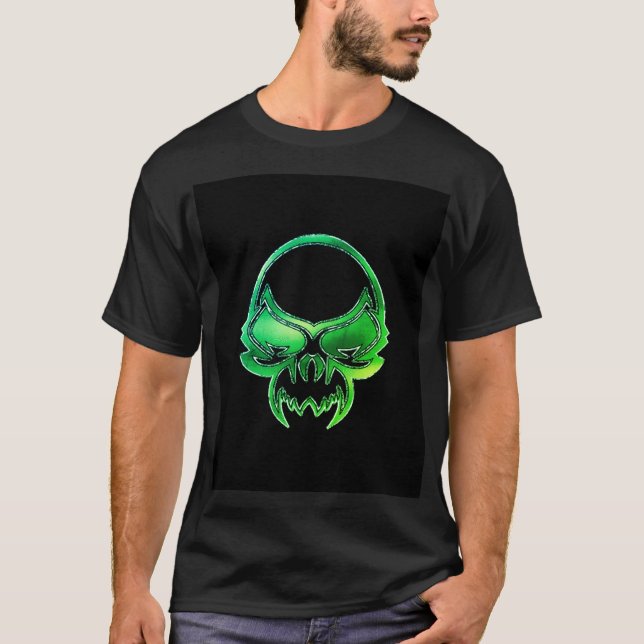 Green alien skull on black T-Shirt (Front)