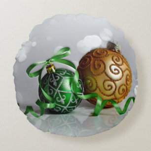 Green and Gold Christmas Ornaments Round Cushion