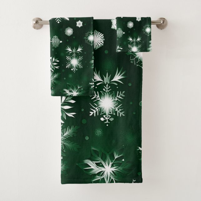 Green And White Snowflake Pattern Bath Towel Set (Insitu)