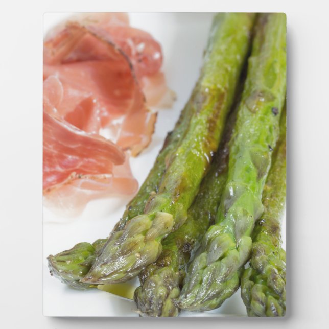 Green asparagus with ham and sauce plaque (Front)
