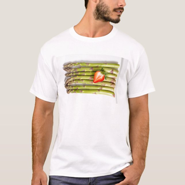 Green asparagus with strawberries top view (Front)