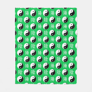 Green Background Chinese Yinyang Pattern Fleece Blanket