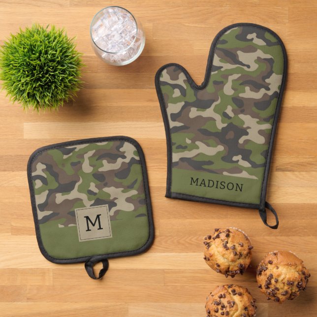 Green Camouflage Pattern Oven Mitt & Pot Holder Set (Top Down)
