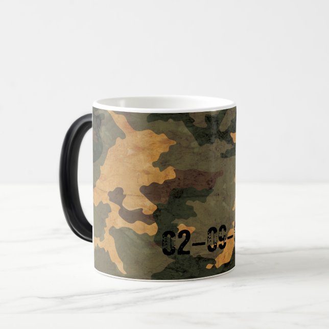 Green camouflage pattern vintage 2020 magic mug (Front Left)