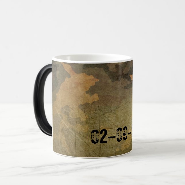 Green camouflage pattern vintage V2.0 Magic Mug (Front Left)