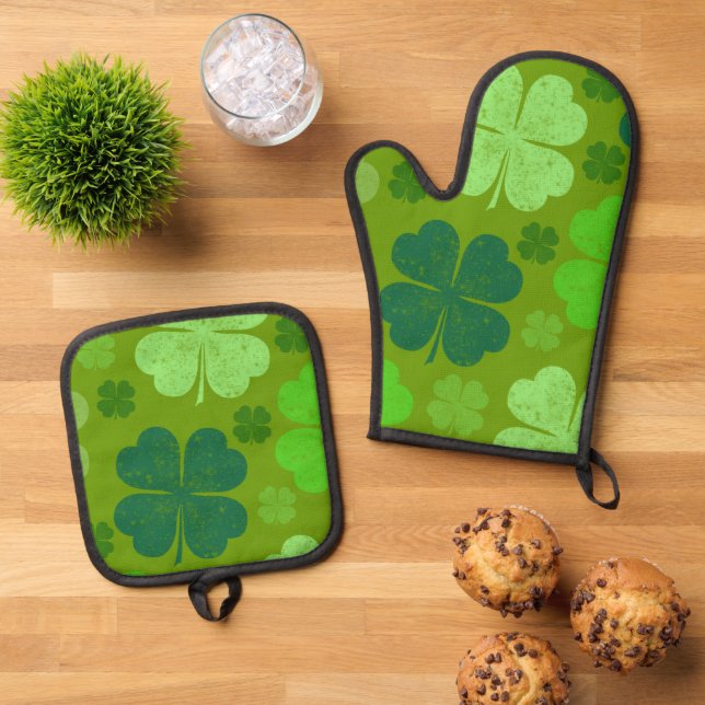 Green Clovers, Lucky Clovers, Saint Patrick's Day Oven Mitt & Pot Holder Set (Top Down)
