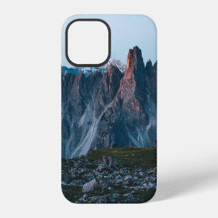 GREEN FIELD NEAR MOUNTAIN iPhone 12 CASE