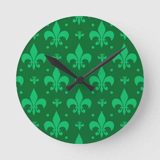 Green Fleur-de-lis Pattern Design  Round Clock (Front)
