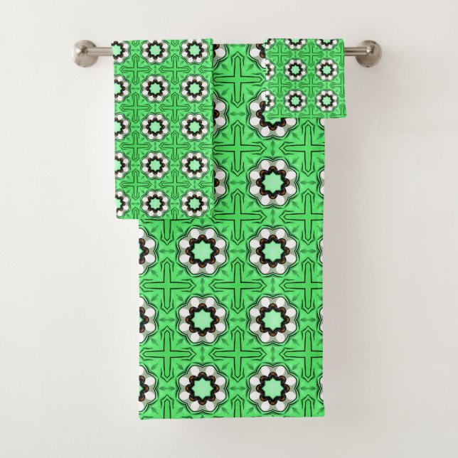 Green geometric mandala pattern  bath towel set (Insitu)