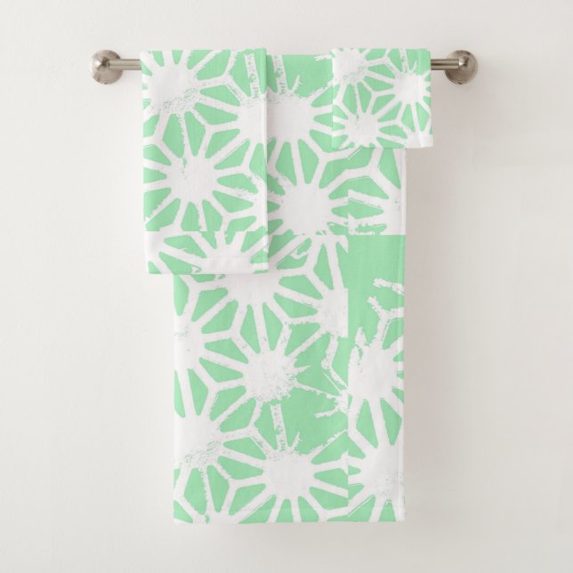 Green geometric pattern bath towel set (Insitu)