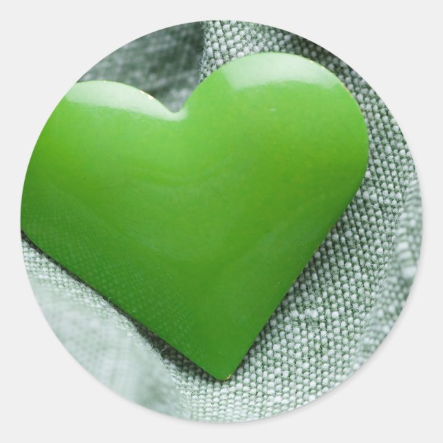 Green heart classic round sticker (Front)