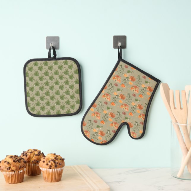 Green Ivy and Orange Pumpkins Oven Mitt & Pot Holder Set (Insitu(Hanging))
