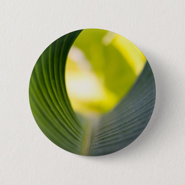 Green leaf 6 cm round badge (Front)