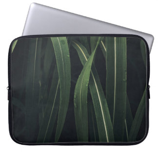 GREEN-LEAFED PLANT LAPTOP SLEEVE