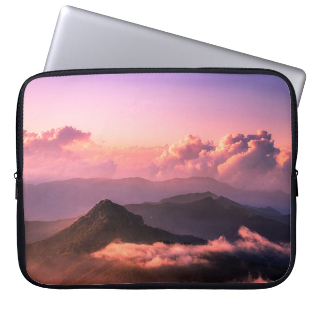GREEN MOUNTAIN SURROUNDED BY CLOUDS LAPTOP SLEEVE (Front)