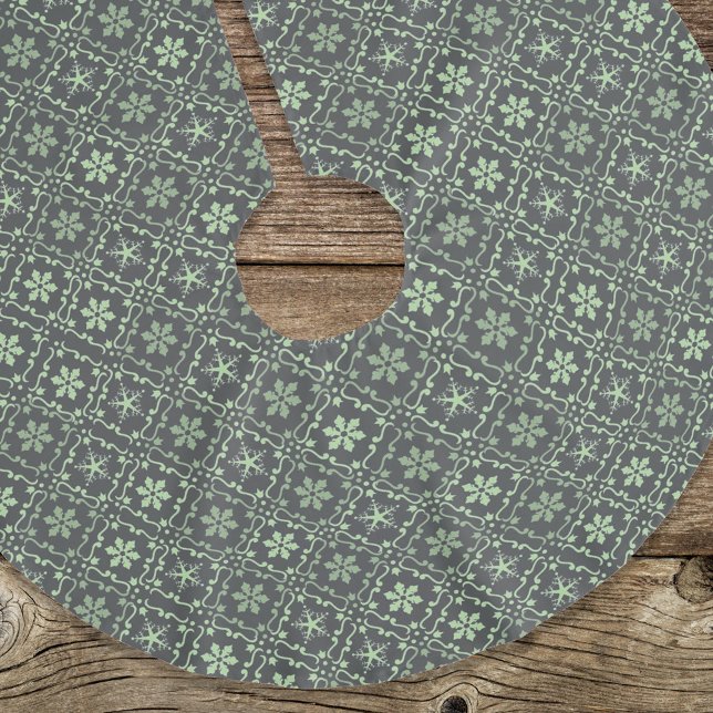 Green Simple Christmas Snowflake Pattern Brushed Polyester Tree Skirt (Green holiday snowflake pattern tree skirt)