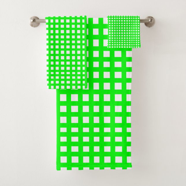 Green square mesh grid  bath towel set (Insitu)