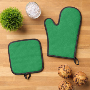 Green textured surface with swirling pattern oven mitt & pot holder set