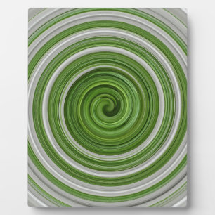 Green-white spiralpattern plaque