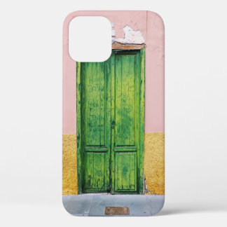 GREEN WOODEN DOOR ON WHITE CONCRETE WALL iPhone 12 CASE