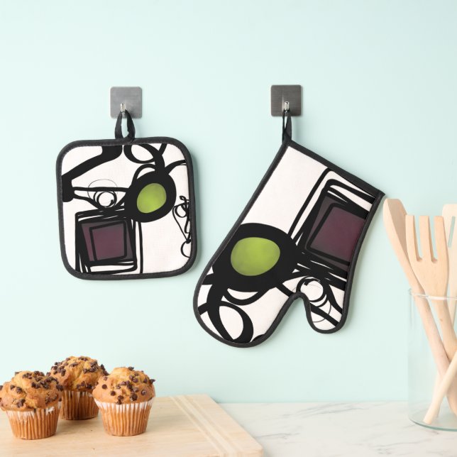 Greetings from Philydion: Abstract Black & White Oven Mitt & Pot Holder Set (Insitu(Hanging))