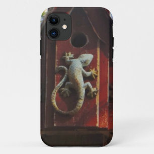 grey lizard on worn wood Case-Mate iPhone case
