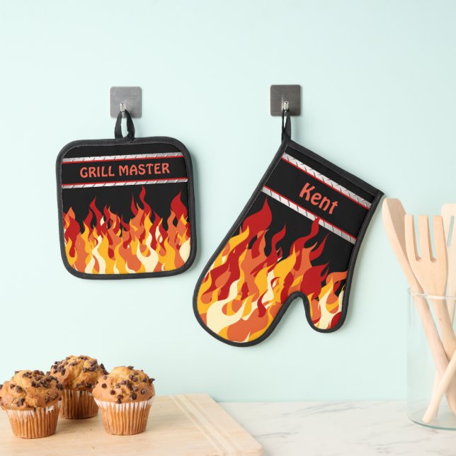 Grill Master Name Black with Flames Oven Mitt & Pot Holder Set (Insitu(Hanging))