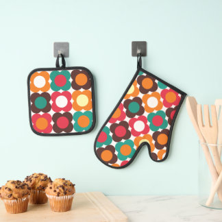 Groovy 70s Retro Flower Pattern | Bold Boho Floral Oven Mitt & Pot Holder Set