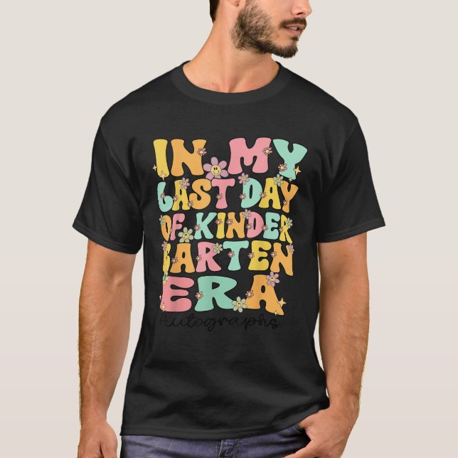 Groovy In My Last Day Of Kindergarten Autograph Er T-Shirt (Front)