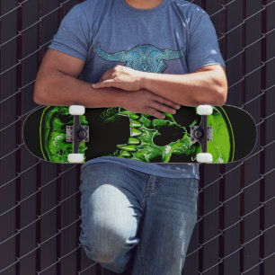 Grüner Vampirschädel Skateboard