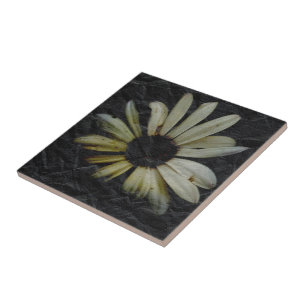 Grunge Daisy Tile
