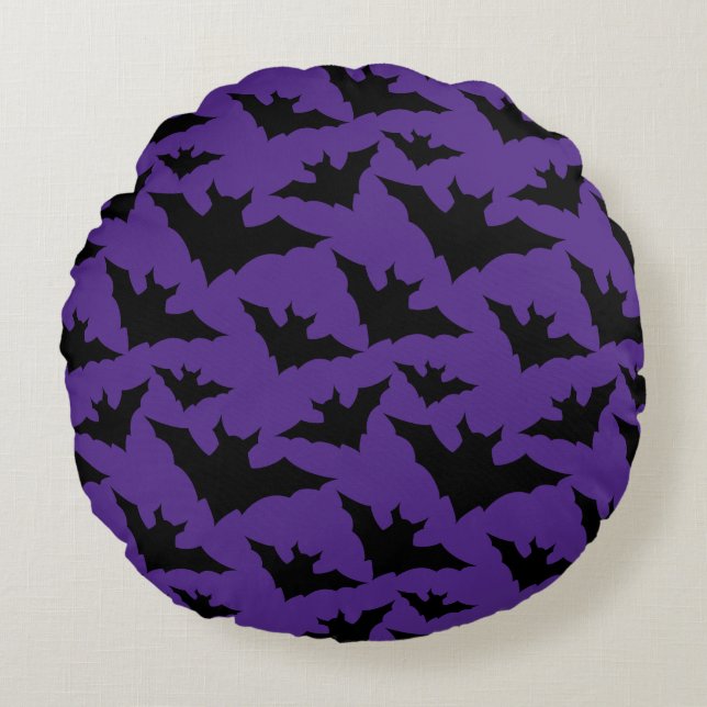 Halloween black bats purple cool spooky pattern round cushion (Front)