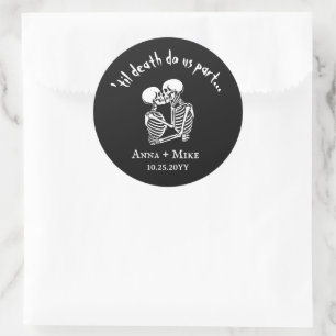 Halloween Kissing Skeleton Black Wedding Classic Round Sticker