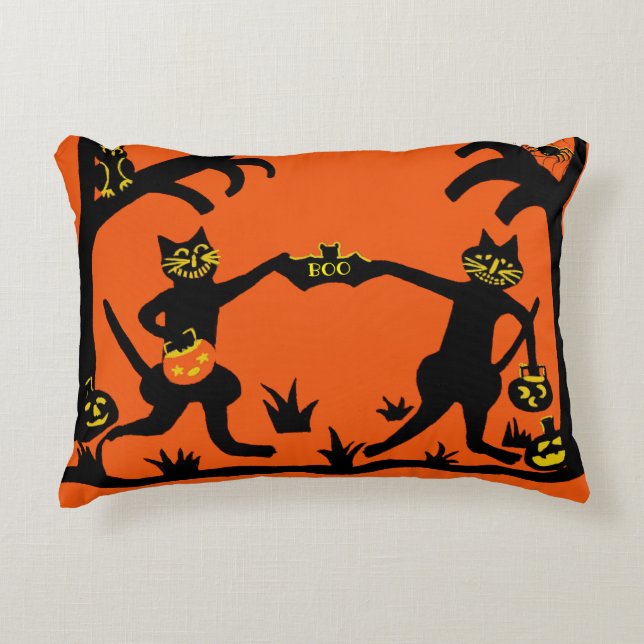 Halloween primitive decor accent pillow (Front)