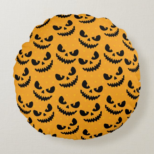 Halloween: scary faces, vintage style. round cushion (Front)