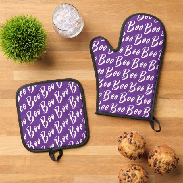 Halloween white purple boo text pattern oven mitt & pot holder set (Top Down)