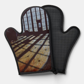 Halls of Freedom Ellis Island Oven Mitt