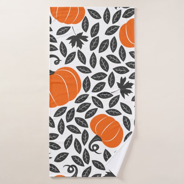 Hand drawn seamless pattern with pumpkins and leav bath towel (Bath Towel)