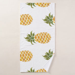 Hand-painted pineapples, watercolor background. bath towel