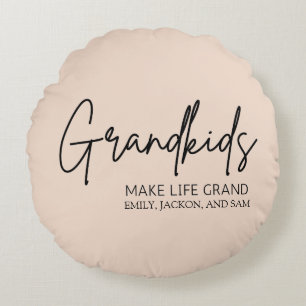 Handwritten Script Grandkids make life Grand  Round Cushion