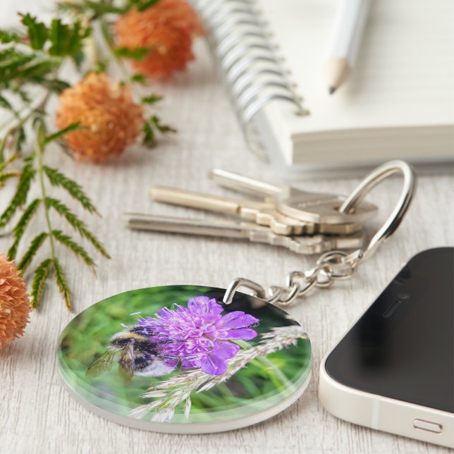 Happiness at the key ring - bumblebee on skabiosis (Front Right)