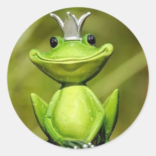 Happy frog king classic round sticker