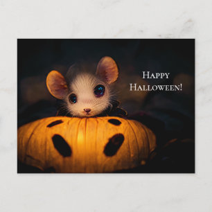 Happy Halloween. Kleine  niedliche Maus mit Kürbis Postcard