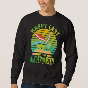 Happy Last Day Of Kindergarten 2022 Teachers Stud Sweatshirt