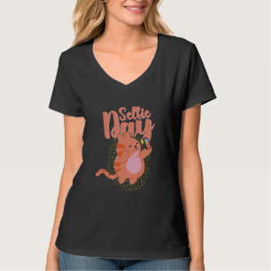 Happy Selfie Day Cute Cat Taking Selfie Selfie T-Shirt
